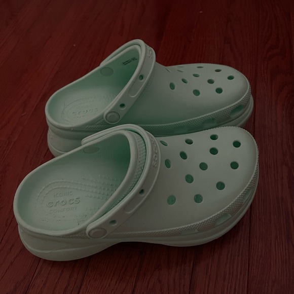 Platform Crocs - Picture 2 of 4